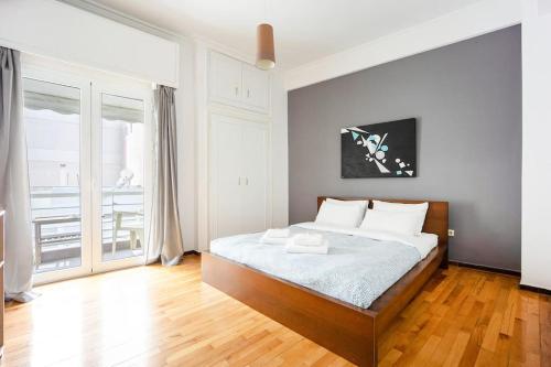 Apartment in the Middle of Everything - image 6