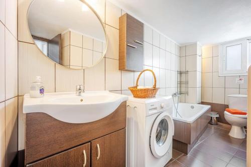 Apartment in the Middle of Everything - image 8