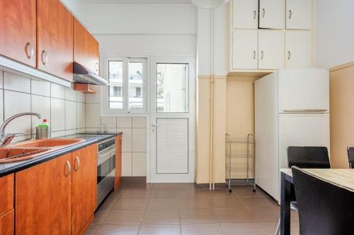 Apartment in the Middle of Everything - image 4