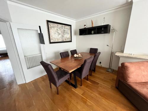 Spacious 2 Bedroom App in the Center with Balcony Spacious 2 Bedroom App in the Center with Balcony