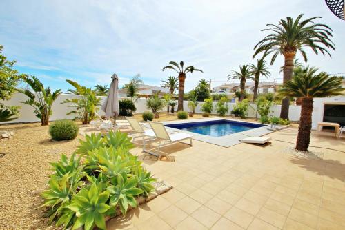 Golondrina - panoramic hillside holiday house in Moraira