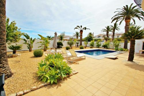 Golondrina - panoramic hillside holiday house in Moraira