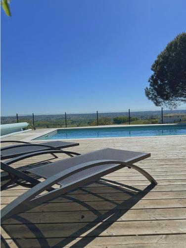 Élégance et Charme au Cœur des Vignes - Piscine et Décoration Artisanale