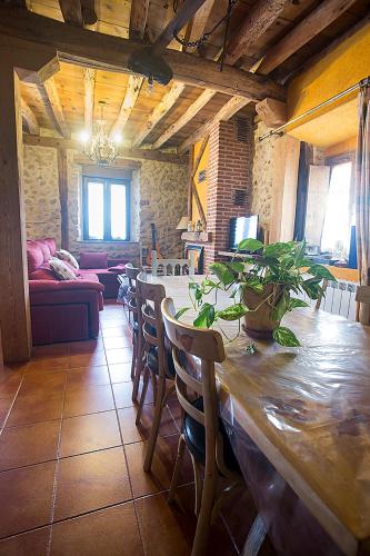 Casa Rural Inma, Segovia ,Hoces del Duraton y cerca de Madrid in Muñoveros