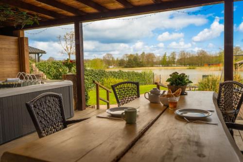 Létesítmények, Drents Genieten - Lavendelheide met uitzicht op het water in Erm