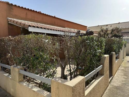 HOLIDAYLAND 261 VILLA T2 MEZZANINE 6 couchages climatisé NARBONNE PLAGE