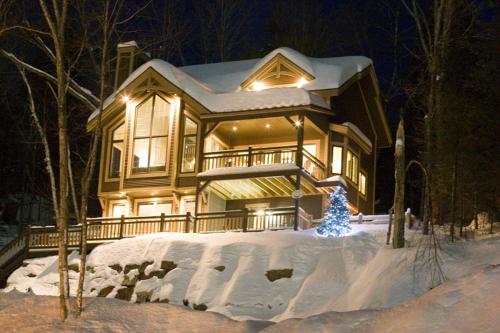 Chalet 17 Chemin Blanc by Les Chalets Alpins in Stoneham (QC)