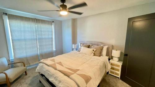 Loop, New Luxurious Large 3BR House, Sleeps 7 with Free Parking