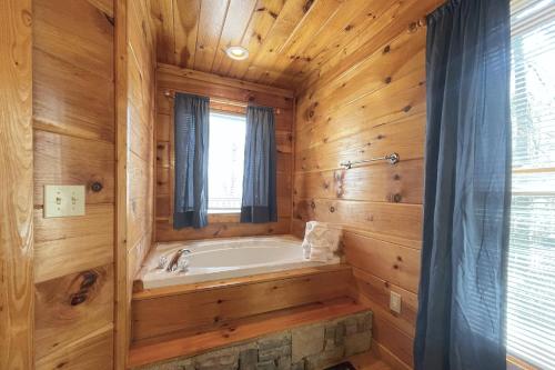 Bearfoot Lodge by RedAwning – Sevierville, TN