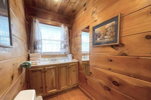 Bearfoot Lodge by RedAwning – Sevierville, TN