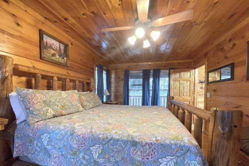 Bearfoot Lodge by RedAwning – Sevierville, TN
