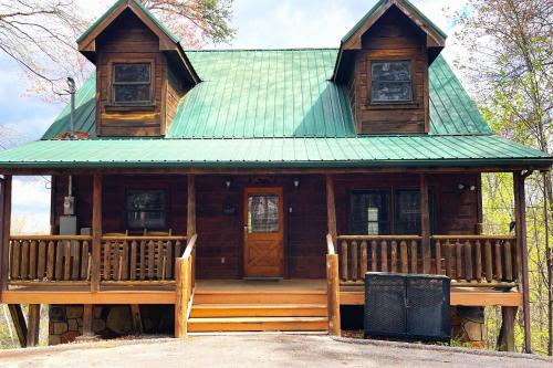 Bearfoot Lodge by RedAwning – Sevierville, TN