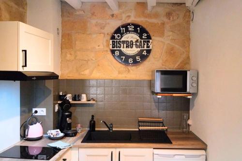 Logement 3 Apparts Centre historique St Gilles MaisoncarreeConciergerie