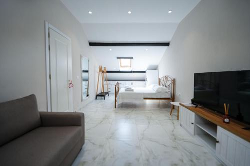 City Center Hideout - Studio Apartment, Tirana (photo 9)