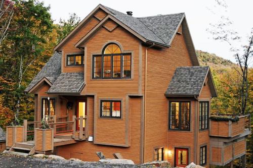 Chalets Alpins- 45 Chemin des Skieurs in Stoneham (QC)