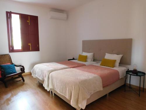 2 twin beds