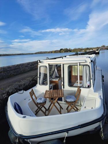 BATEAU - CANAL DU NIVERNAIS NIEVRE - Hotel - Bazolles