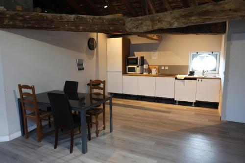 Kitchen, Chambres de la ferme du Brocey in Crolles