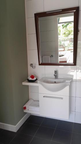 ISLA HOLIDAY HOME ISLA HOLIDAY HOME