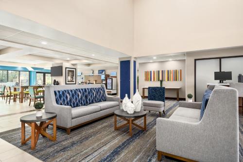 Holiday Inn Express & Suites Mobile West I-10, an IHG Hotel in Tillmans Corner, USA