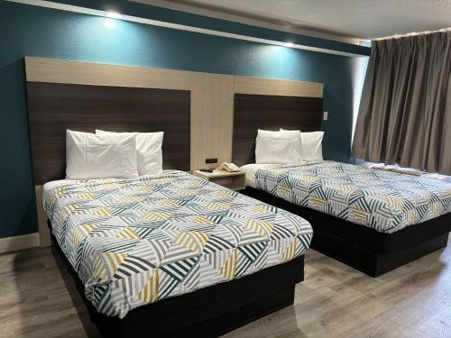 2 queen beds