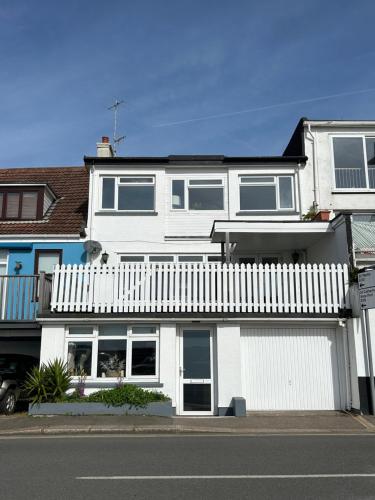 4 bedrooms, 12 beds