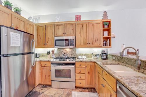 1 Mi to Slopes Keystone Gem with Community Perks