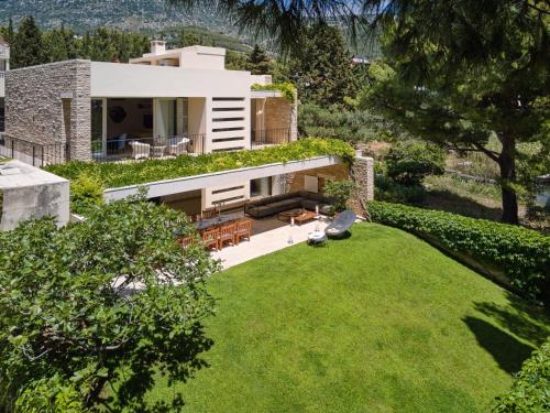 Villa with Private Pool room in Luxury Beachfront Villa Castello Bol with private pool at the promenade Zlatni Rat at the beach in Bol - Brac