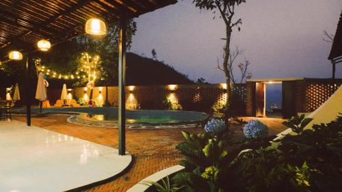Bản Nhỏ - Little Village