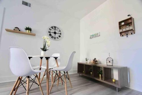 CHIC AND MODERN APARTMENT STEPS FROM THE BEACH