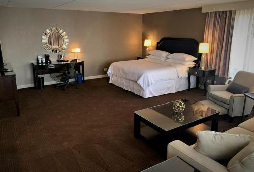 Sheraton Lisle Naperville Hotel