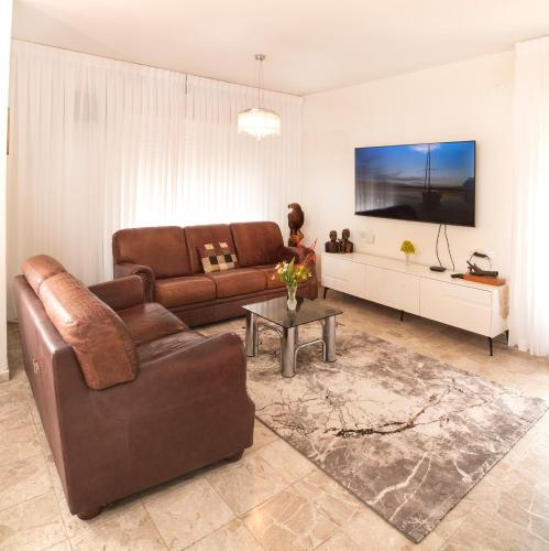 Exclusive Jerusalem Villa - image 10
