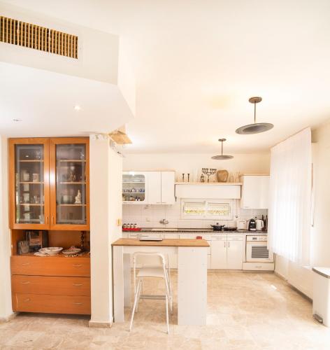 Konyha, Exclusive Jerusalem Villa in West Mountainside