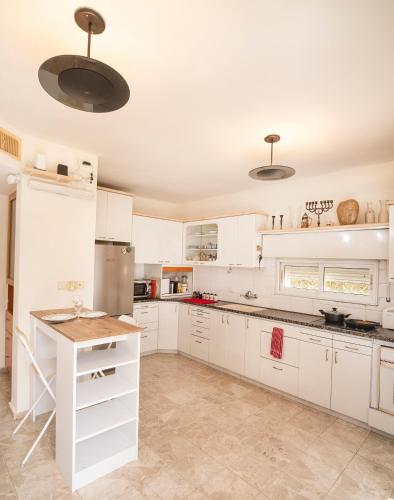 Konyha, Exclusive Jerusalem Villa in West Mountainside