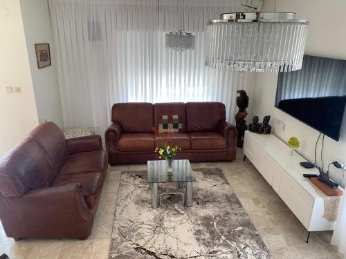 Exclusive Jerusalem Villa - image 13