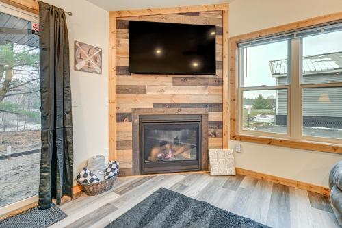 Castle Rock Lake Cabin Water and Trail Access! in Friendship, USA