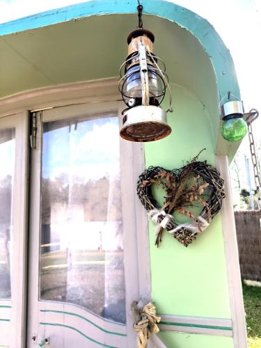 Roulotte insolite La Marivole in Azay Le Ferron