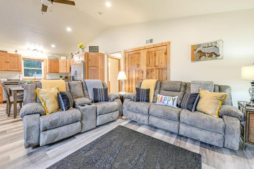 Castle Rock Lake Cabin Water and Trail Access! in Friendship, USA