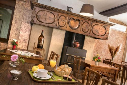 . Logis Hotel Restaurant Du Commerce