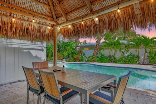 Charming 3BR Home Pool and Hot Tub FTL Gateaway in Fort Lauderdale, USA