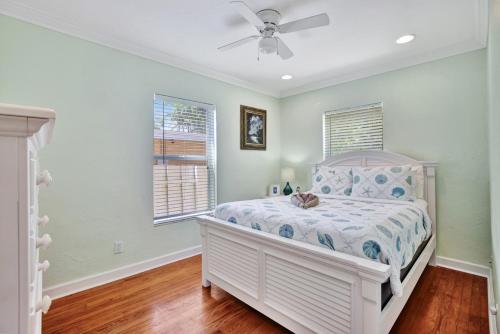 Charming 3BR Home Pool and Hot Tub FTL Gateaway in Fort Lauderdale, USA