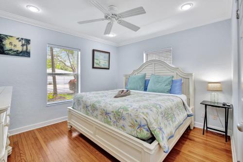 Charming 3BR Home Pool and Hot Tub FTL Gateaway in Fort Lauderdale, USA