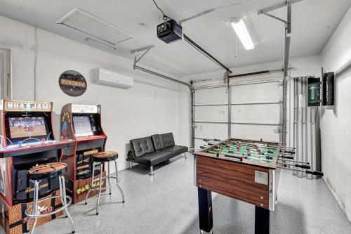 Tradewinds Ultimate Delray Beach Lifestyle 3BR2BA Home with Heated Pool in Delray Beach, USA