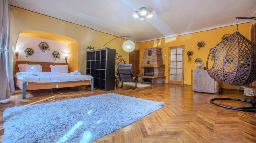 TREE House-Old Town Brașov