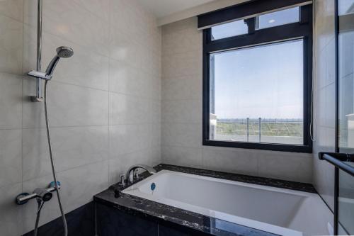Queen Room with Sea View image 5