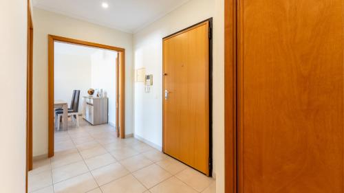 ทางเข้า, Modern & Bright 2 BDR Apartment by LovelyStay in บัววิสตา