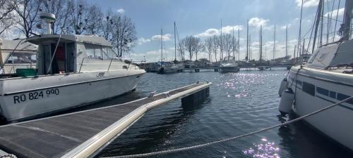 Nuit insolite sur l'eau au port de Ouistreham