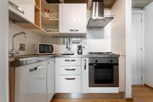 Via Cimabue 8b - Florence Charming Apartments - Metropolitan Loft in Florence - 20 minute walk to city center - excellent base for exploring - less than 5 minute walk to the supermarket - amazing bakery on the corner, Florencie (fotografie 9)
