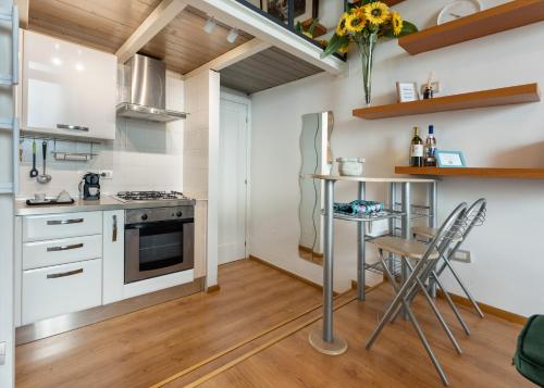 Via Cimabue 8b - Florence Charming Apartments - Metropolitan Loft in Florence - 20 minute walk to city center - excellent base for exploring - less than 5 minute walk to the supermarket - amazing bakery on the corner, Florencie (fotografie 6)