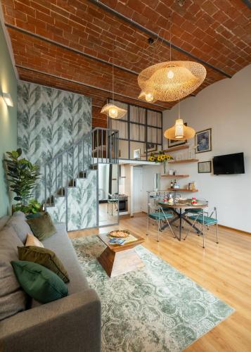 Via Cimabue 8b - Florence Charming Apartments - Metropolitan Loft in Florence - 20 minute walk to city center - excellent base for exploring - less than 5 minute walk to the supermarket - amazing bakery on the corner